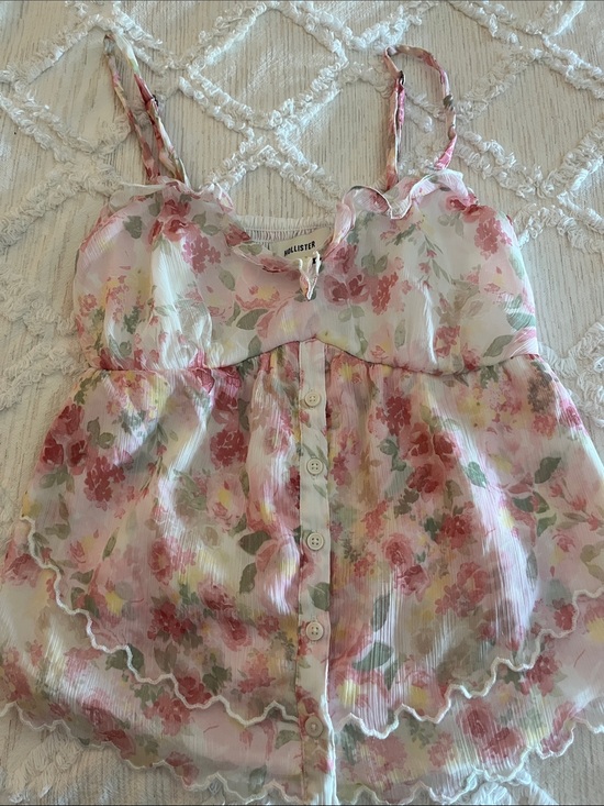Hollister Tops - Hollister Pink Floral Ruffled Button Cami